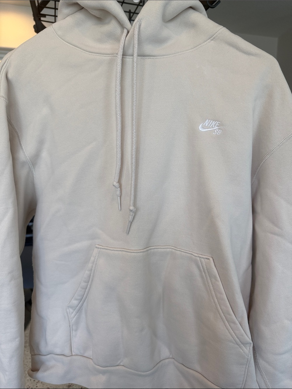 Nike SB Men’s off white Pullover Hoodie with Embroidered Logo